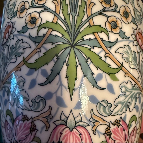 Morris & Co. NWT Qty of 2 William Morris Elegant Bone China Floral Mug Set - Picture 6 of 10